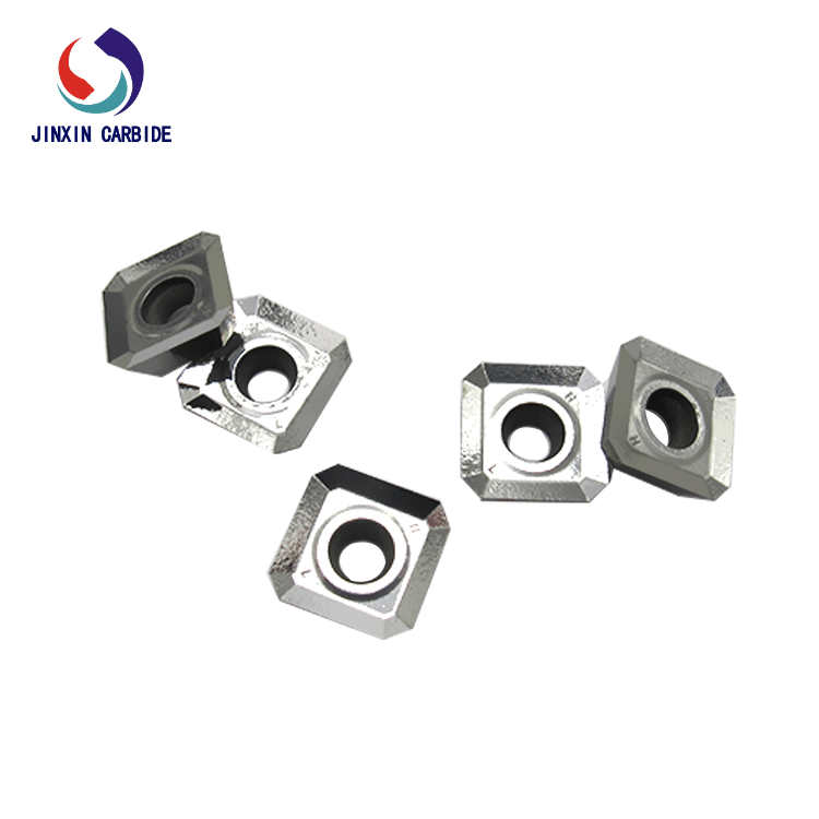 Perché le lame metallo-ceramiche sono particolarmente adatte alla lavorazione dell'acciaio inossidabile?