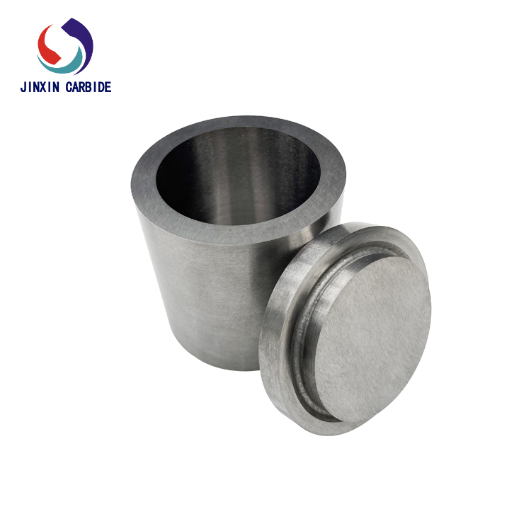 In quali circostanze è opportuno aggiungere un manicotto in acciaio 304 a un vaso planetario in carburo di tungsteno?